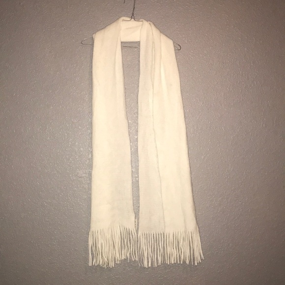 White scarf - Picture 1 of 4